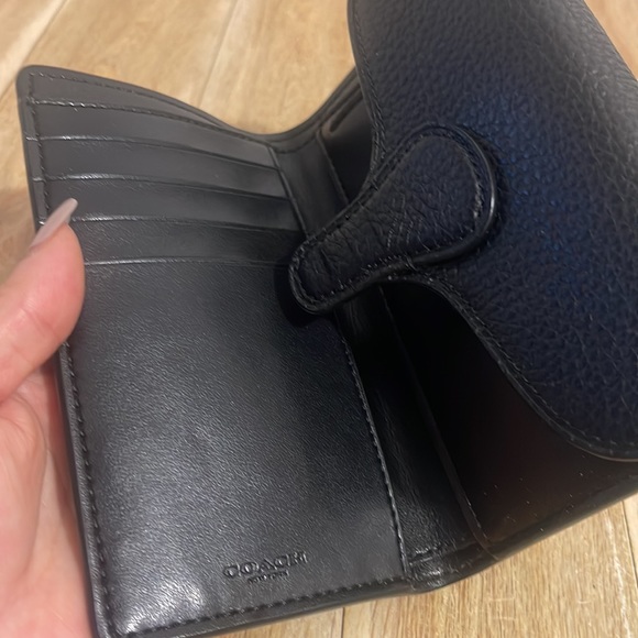 COACH authentic brand new with tag medium wallet - Picture 8 of 8